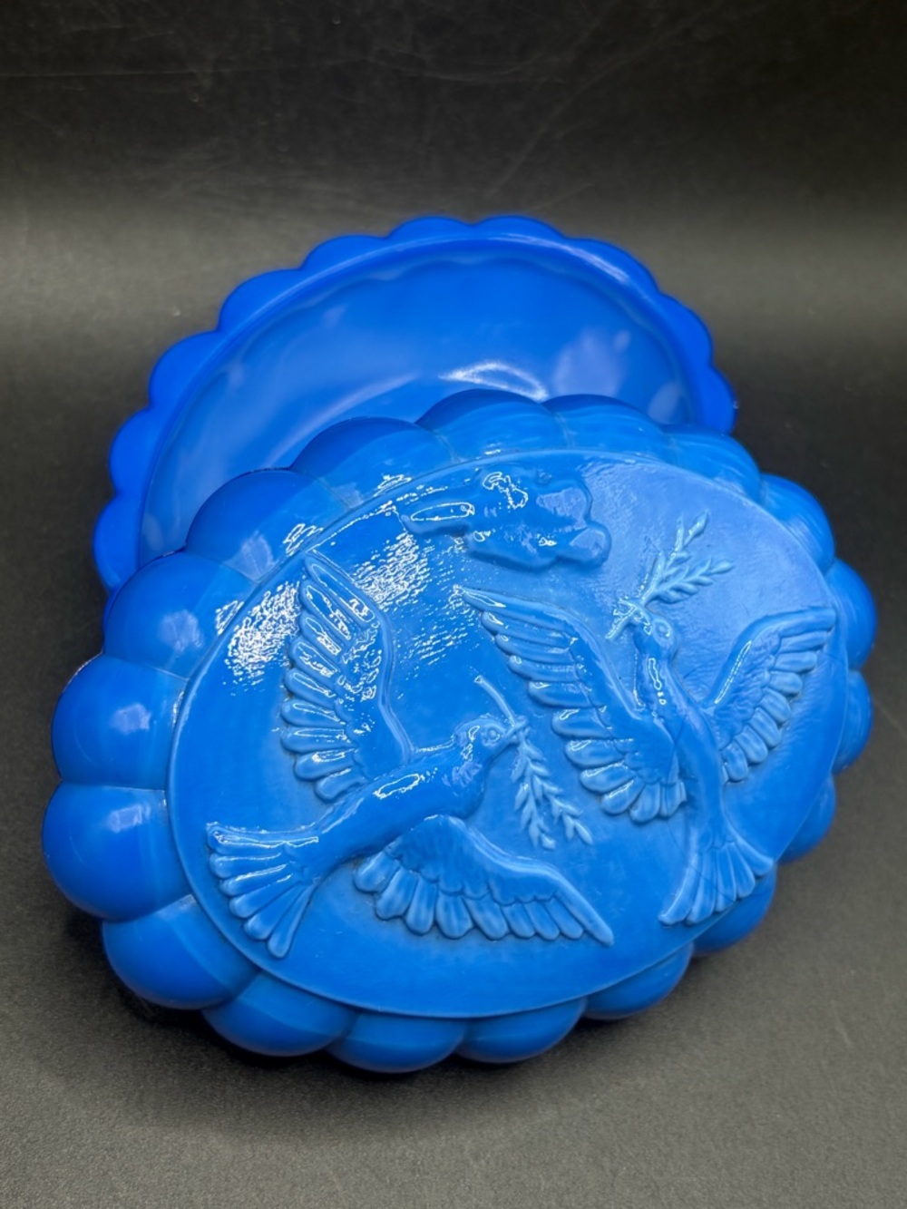 Vintage Lapis Blue Mottled Slag Glass Doves Birds Peace Olive Branch Dresser Box